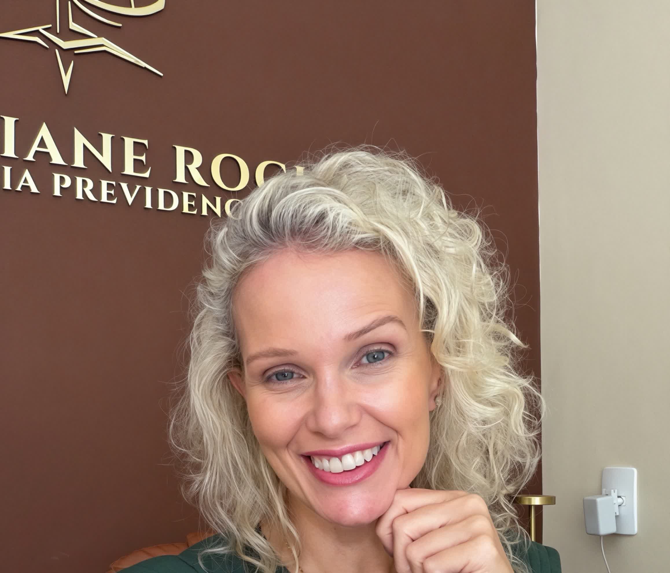 Christiane Rocha em seu escritório de advocacia previdenciária